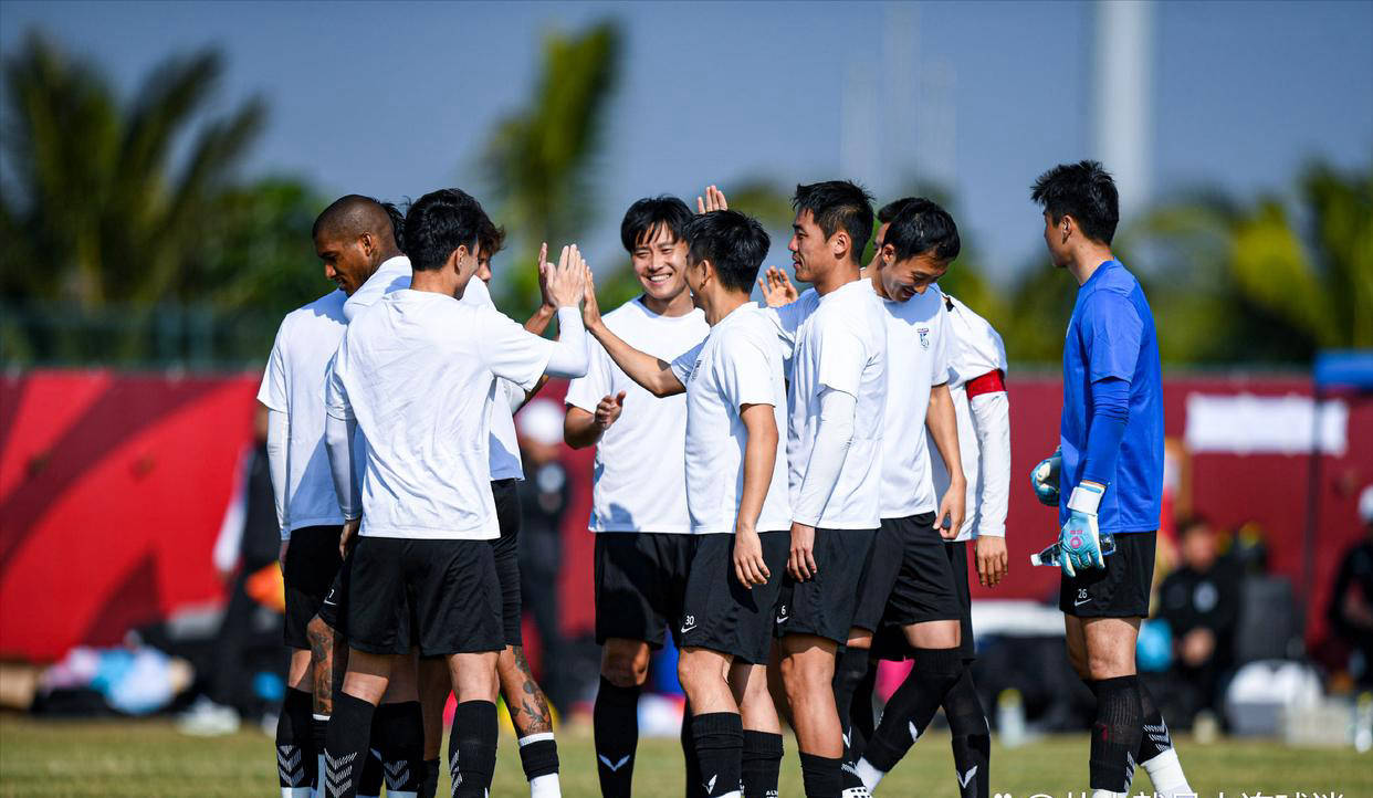 外援球员表现抢眼，为球队贡献巨大