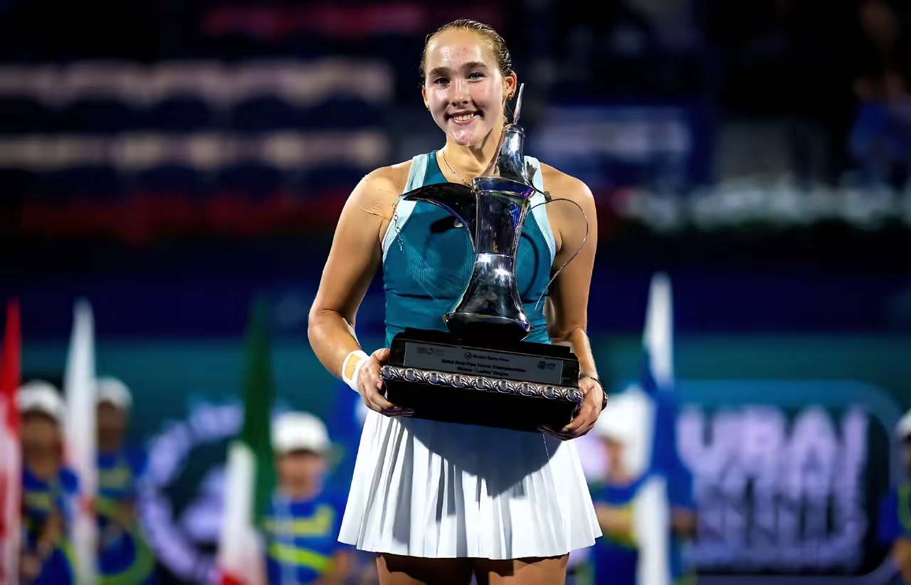 包含印度女足队选手在比赛中展现出色表现，获得赞誉的词条