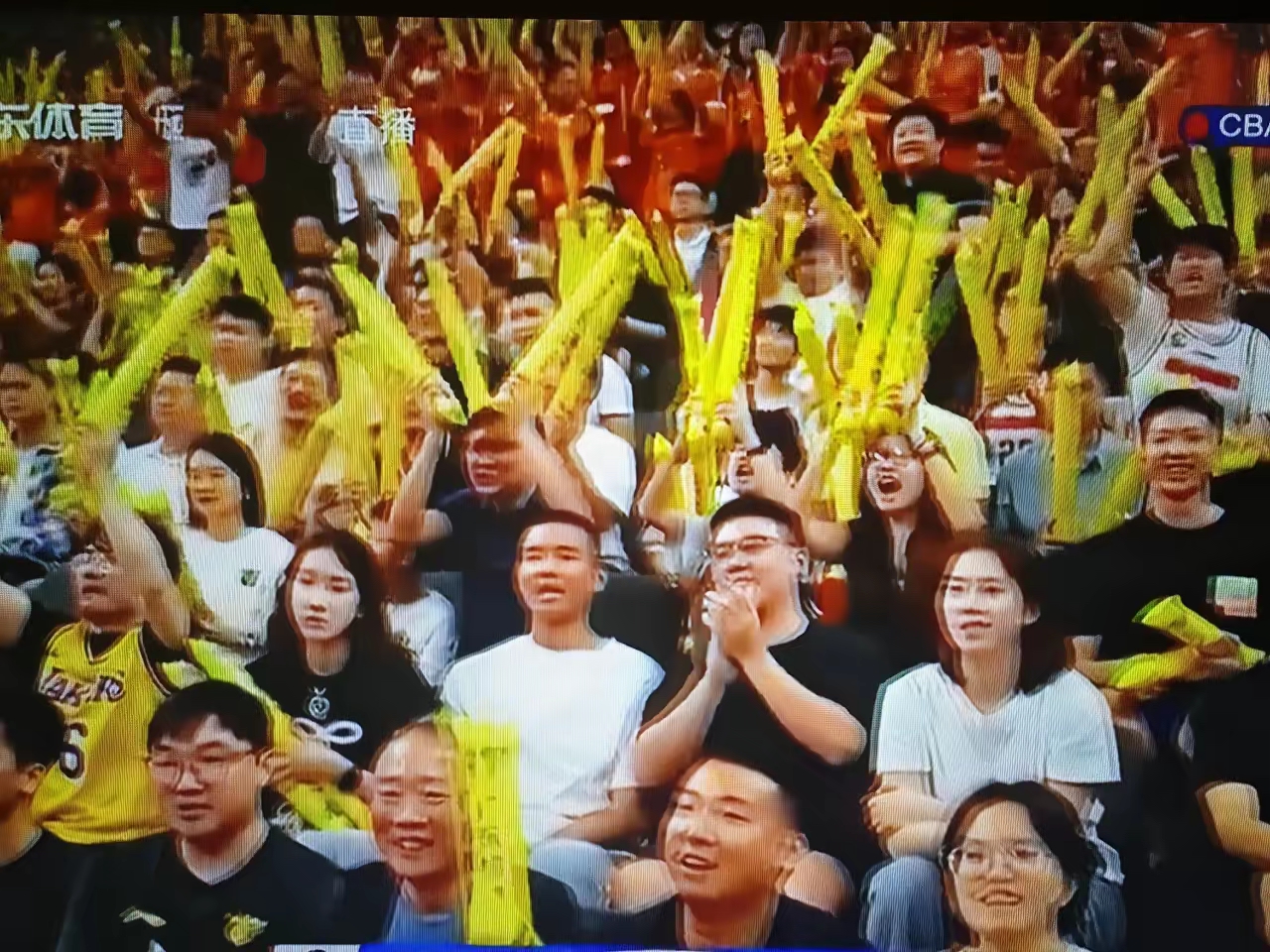 关于对阵双方实力不相上下引发球迷热议的信息