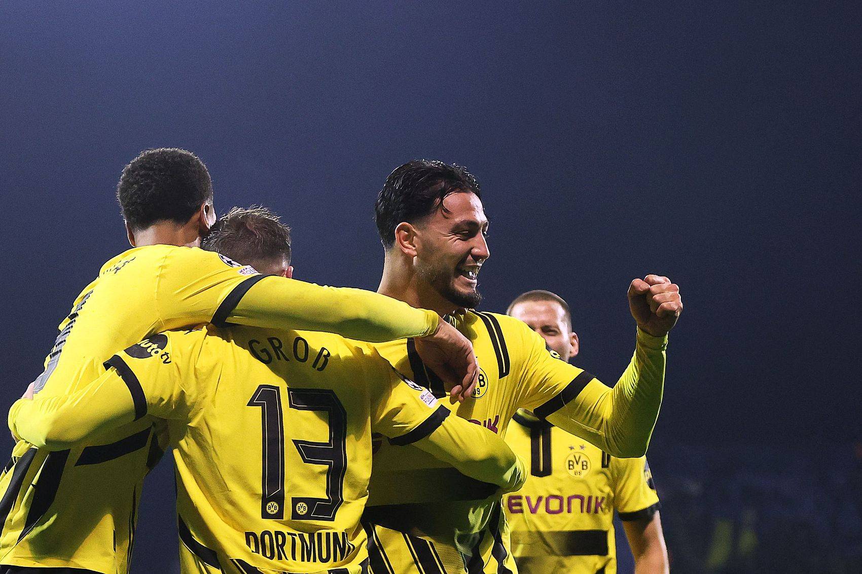 关于多特蒙德战术大调整，欧冠之路不妙？的信息