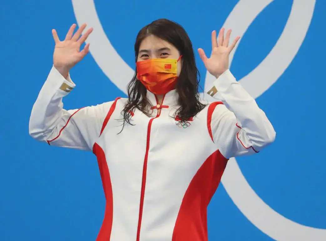 中国队运动员飒爽英姿，引领全场尖叫的简单介绍