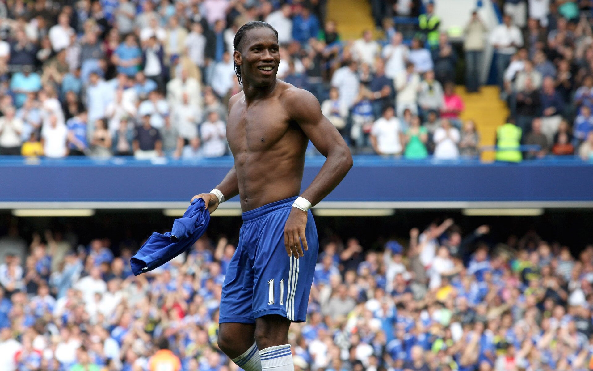 赛道与球场的双重征服，爱德华兹与雄鹿的统治时刻