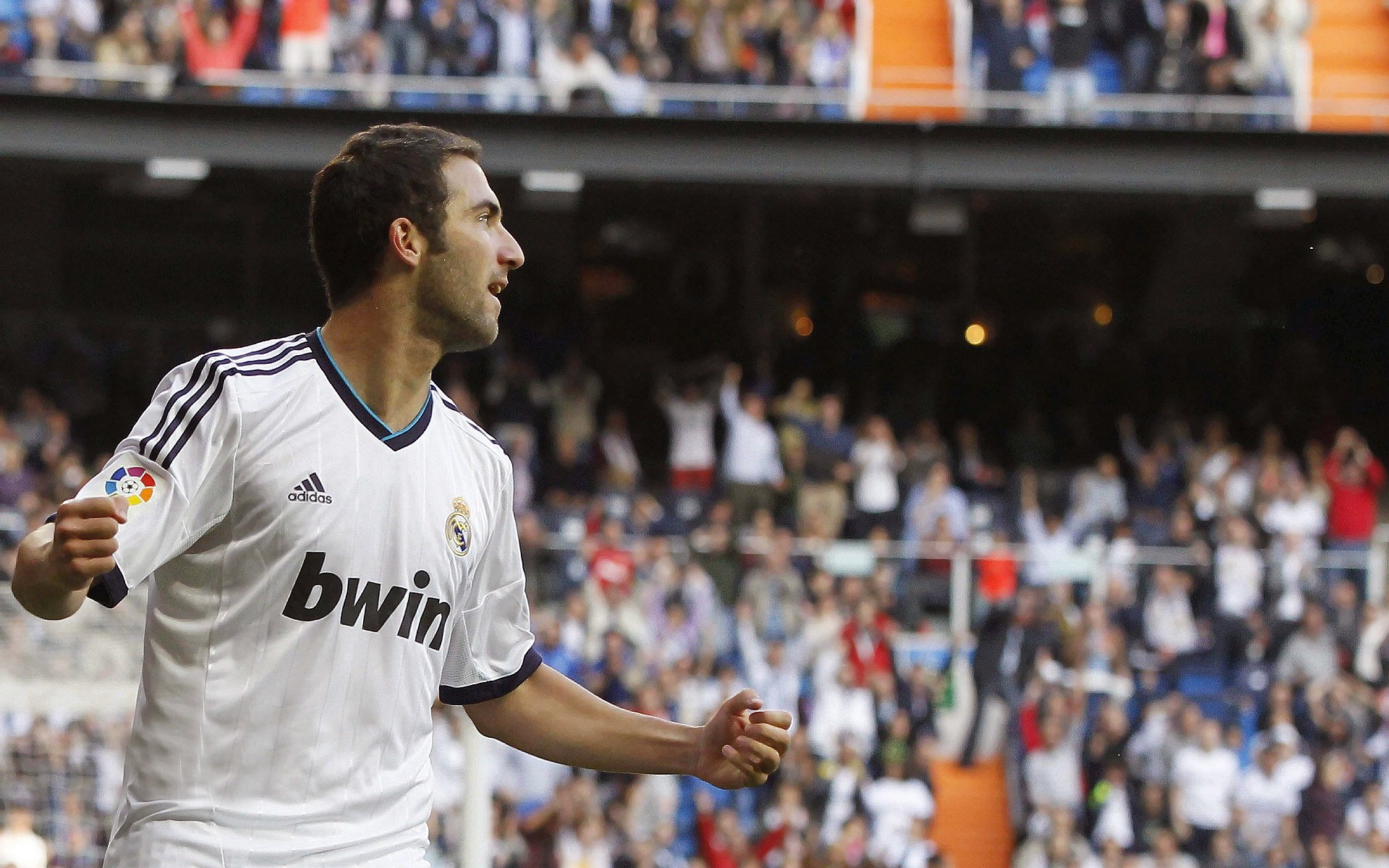 绝杀与热焰，波兰足球的坚韧与梁靖崑的乒乓风暴